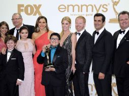 En la imagen, el elenco de ''Modern Family'' tras concluir la ceremonia. EFE  /