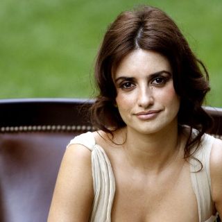 Penélope Cruz regaña a un fotógrafo por hacerle una foto con su hijo Leo
