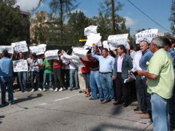 Los inconformes prometen volver si las autoridades no atienden sus demandas. ESPECIAL  /