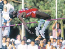 El cubano Javier Sotomayor fue uno de los atletas que robaron cámara en los terceros Juegos Panamericanos. MEXSPORT  /