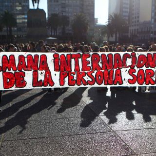 Personas sordas piden difundir sus derechos