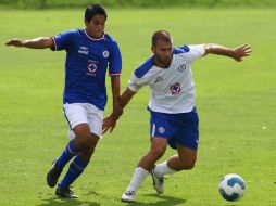 Emanuel Villa (D) presentó una molestia en el muslo derecho en la parte del aductor. MEXSPORT  /