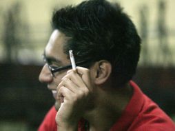 La Ley prohibirá el consumo de tabaco dentro de lugares cerrados, tales como bares, restaurantes y antros. ARCHIVO  /