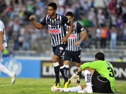 Sergio Santana celebra el primer gol de partido ante el Comunicaciones de Guatelama. EFE  /