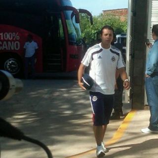 Chivas llega bien resguardado a Atotonilco