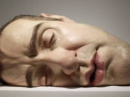 'Máscara II' pieza en la que el autor reproduce su rostro, se creo entre el 2001-2002. REUTERS  /