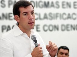 El alcalde Miguel Castro, señala que los trabajos son en beneficio de la colectividad. ARCHIVO  /