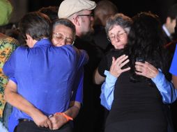 Seguidores de Davis en Georgia se consuelan tras conocer que no se detendría la ejecución. AFP  /