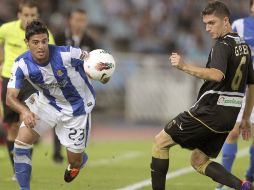 Vela (i) dice que Real Sociedad espera continuar buena racha, tras vencer a Granada en el pasado partido. EFE  /