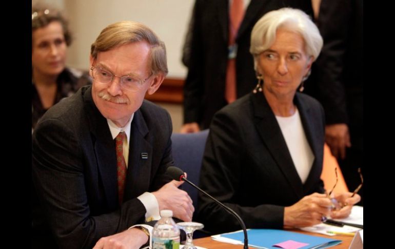 Robert Zoellick, presidente del Banco Mundial, y Christine Lagarde, la directora gerente del FMI en la reunión en Washington. REUTERS  /