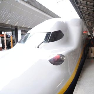 Tren de alta velocidad se reestablece en Japón tras el sismo de marzo