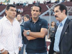 Carlos Briones, Juan Carlos Leaño y Antonio Leaño Reyes, durante un partido de Estudiantes Tecos. MEXSPORT  /