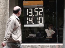 Superó este día los 14.00 pesos ante la incertidumbre financiera que existe en el mundo. NOTIMEX  /