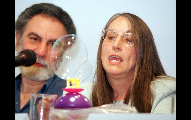 Julieta Fierro (der.) es conocida por su constante labor para promover la ciencia. ARCHIVO  /