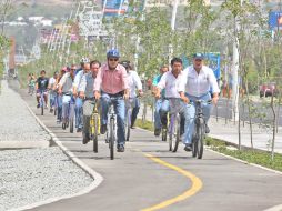 El secretario de vialidad y los alcaldes de Tlajomulco y Tlaquepaque realizaron un recorrido en el parque lineal Adolph Horn. S. NÚÑEZ  /