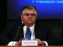 Agustín Carstens considera que la moneda mexicana está respaldada por los sólidos fundamentos de la economía local. ARCHIVO  /