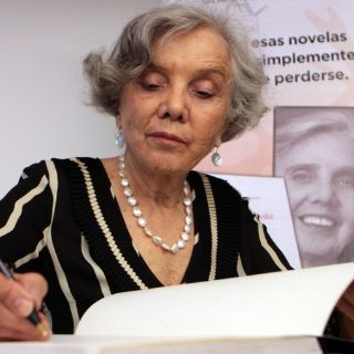Elena Poniatowska, doctora honoris causa de la National Hispanic University