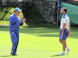 Al finalizar la práctica de los cementeros se confirmó que Emanuel Villa no participará en el encuentro. MEXSPORT  /