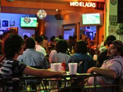 Las empresas de los sectores  alimenticio, tuvieron 68.54 puntos y  las de bebidas 65.43. ARCHIVO  /