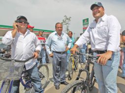 Enrique Alfaro asistió ayer a la entrega de las obras concluidas en el parque lineal de la Avenida Adolf Horn. S NÚÑEZ  /