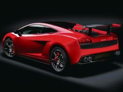 Quizá no hay un frontal más agresivo en los autos deportivos como el de este Lamborghini. ESPECIAL  /