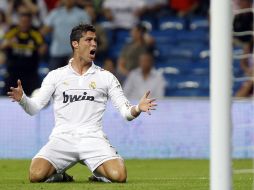 Cristiano Ronaldo celebra un de sus anotaciones, durante el partido del dia de hoy, en la sexta jornada de la Liga. AP  /
