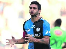 El uruguayo Carlos Bueno, de Gallos, marcha como líder solitario de goleo; con el de ayer llegó a ocho tantos. MEXSPORT  /