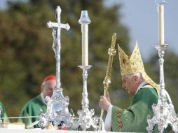 Benedicto llamó a católicos alemanes a superar sus divergencias y a permanecer unidos en la Iglesia. EFE  /