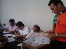 Los resultados finales del conteo estarán después de las 18:30 horas. L. NAVARRO  /