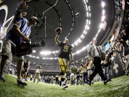 Drew Brees celebra su triunfo durante el sanamiento en la posición desde el último cuarto. REUTERS  /