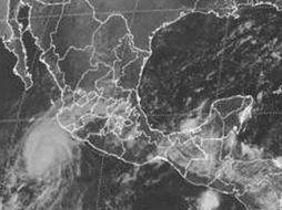El fenómeno meteorológico se desplazará en paralelo a las costas y el martes podría cambiar su rumbo. ESPECIAL.  /