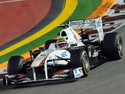 Al piloto tapatío Sergio Pérez le costó trabajo terminar la carrera, ya que tenía los neumáticos totalmente desgastados. AP  /