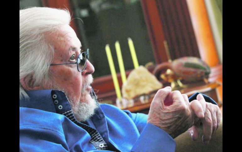 Fernando del Paso durante la entrevista realizada en su casa.  E. BARRERA  /