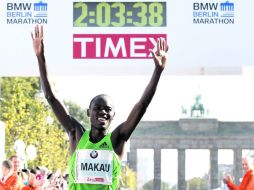 El maratonista keniano Patrick Makau pulverizó la marca anterior de maratón por 21 segundos. AP  /
