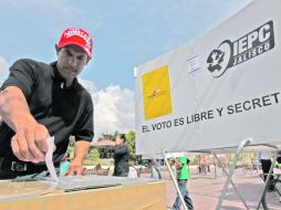 En Tlajomulco se instalaron 70 mesas receptoras en siete zonas; participaron 18 mil habitantes.  S. NÚÑEZ  /