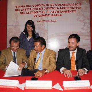 Acreditan a Guadalajara en justicia alternativa
