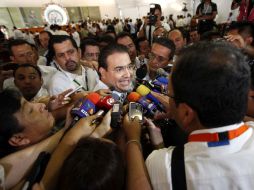 Javier Duarte, Gobernador de Veracruz,  habla con la prensa por las agresiones a periodistas de diversos medios nacionales. NOTIMEX  /