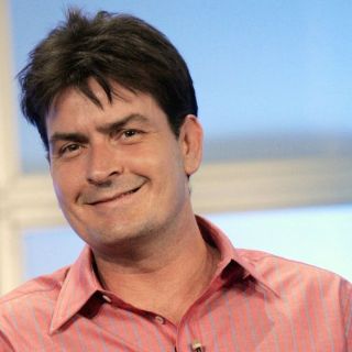 Charlie Sheen firma la paz con Warner Brothers