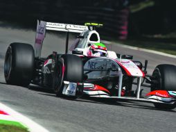 Sergio Pérez es seguido muy de cerca por la escudería italiana Ferrari, que lo reclutaría para su tercera temporada en Fórmula Uno. AP  /