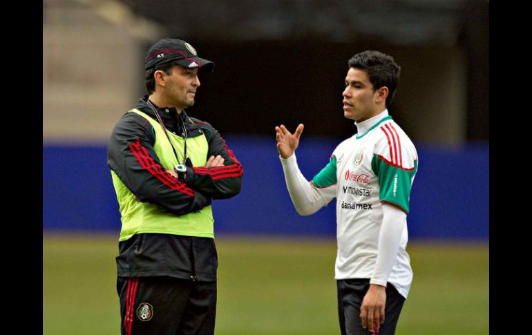 El volante Pablo Barrera (der.) es de la entera confianza del técnico nacional José Manuel de la Torre. MEXSPORT  /