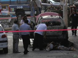 En una camioneta se encontraron tres cuerpos calcinados. REUTERS  /