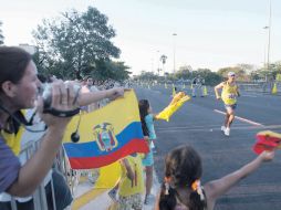 El público celebra a Jefferson Pérez, durante su última y triunfal participación en Juegos Panamericanos, en Río 2007. MEXSPORT  /
