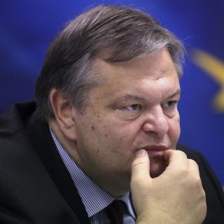 Grecia aprueba tasa inmobiliaria para cumplir con acreedores