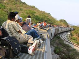 Organismo nacionales e internacional deben reafirmar compromiso por proteger los derechos de personas migrantes. EFE  /