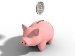 La mayoría de las personas ahorran para disponer de dinero en algún momento imprevisto. ARCHIVO  /