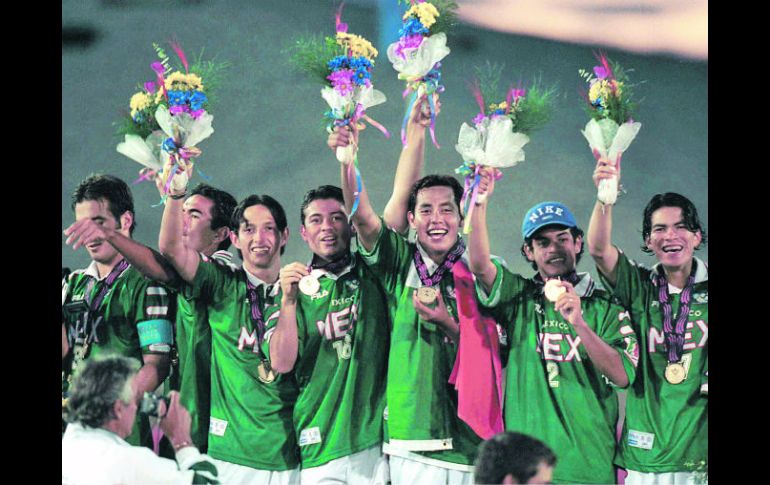Imagen de la última Selección varonil mexicana, medallista de oro, la cual ganó en los Juegos Panamericanos de Winnipeg, 1999. MEXSPORT  /