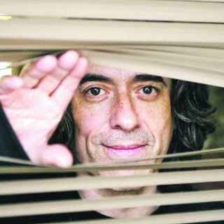 Retiembla en su centro el poema