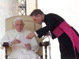 El papa Benedicto XVI preside la audiencia pública de los miércoles en la plaza de San Pedro del Vaticano. EFE  /