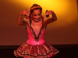La mexicana Sonia Amelio es considerada la mejor crotalista del mundo. NOTIMEX  /