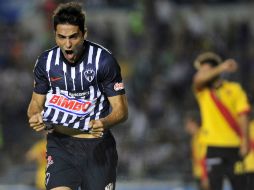Aldo de Nigris de Monterrey celebra la anotación ante el Herediano. EFE  /